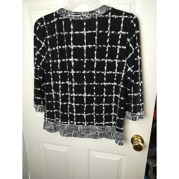 $ Alfred Dunner PS Black White Plaid V Neck Slit Side Blouse - Picture 9 of 9